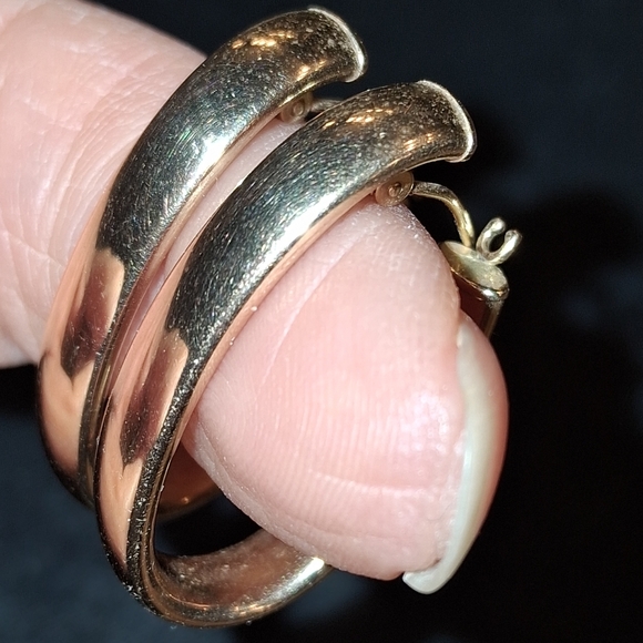 14K Elongated Hoop - Picture 2 of 5